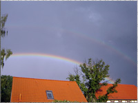 Regenbogen vorm Haus